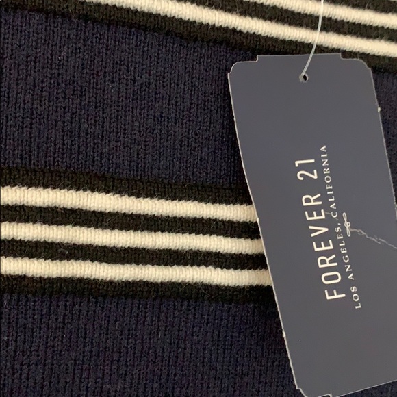 NAVY STRIPED KNIT CROP TOP - Picture 5 of 5